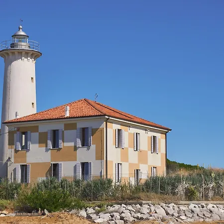 Sunny Terrace And Modern Comforts By The Pool Appartement *
