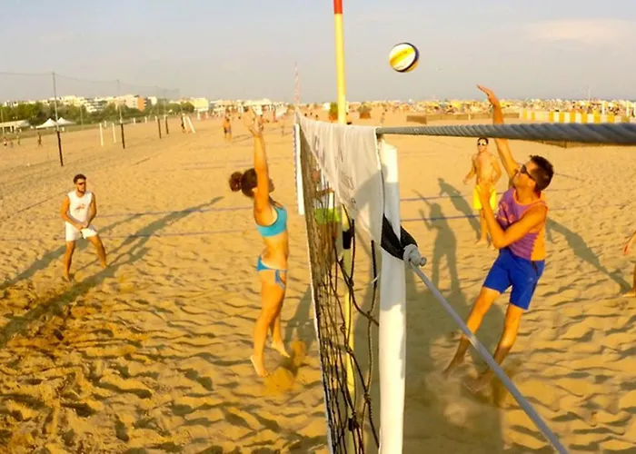 Sunny Terrace And Modern Comforts By The Pool Appartement *