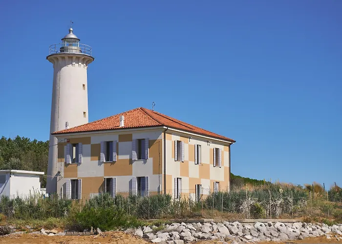 Sunny Terrace And Modern Comforts By The Pool Appartement *