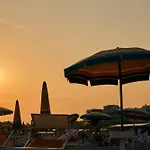 Sunny Terrace And Modern Comforts By The Pool Lejlighed Bibione