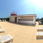 Sunny Terrace And Modern Comforts By The Pool Bibione