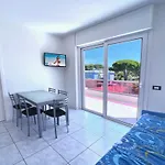 Sunny Terrace And Modern Comforts By The Pool Lejlighed