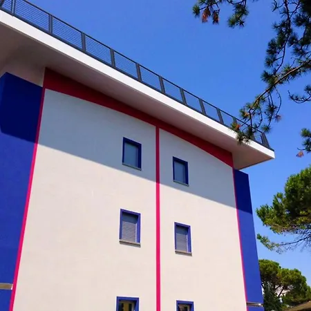 Appartement Sunny Terrace And Modern Comforts By The Pool Bibione