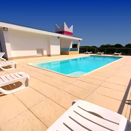 Sunny Terrace And Modern Comforts By The Pool Appartement Bibione