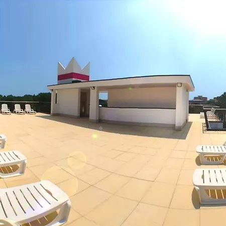 Sunny Terrace And Modern Comforts By The Pool Bibione