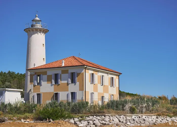 Apartamento Sunny Terrace And Modern Comforts By The Pool *