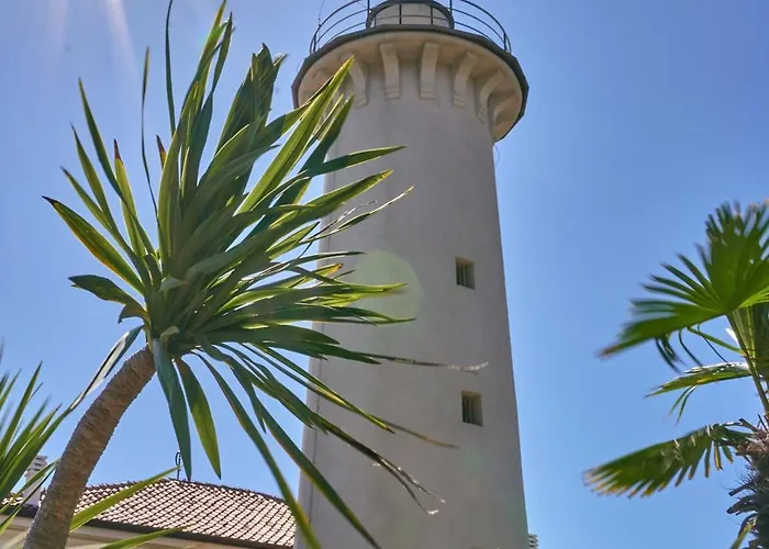 Sunny Terrace And Modern Comforts By The Pool * 비비오네