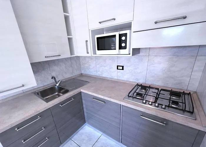 Apartamento Sunny Terrace And Modern Comforts By The Pool