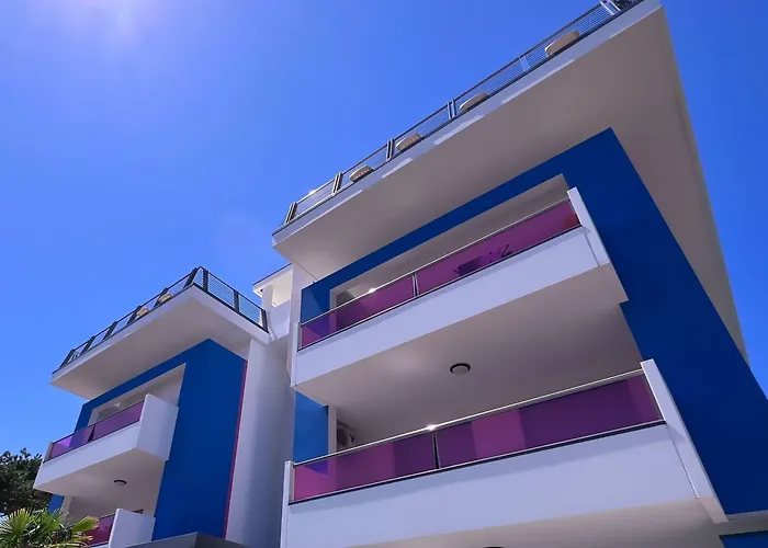 Sunny Terrace And Modern Comforts By The Pool Apartment